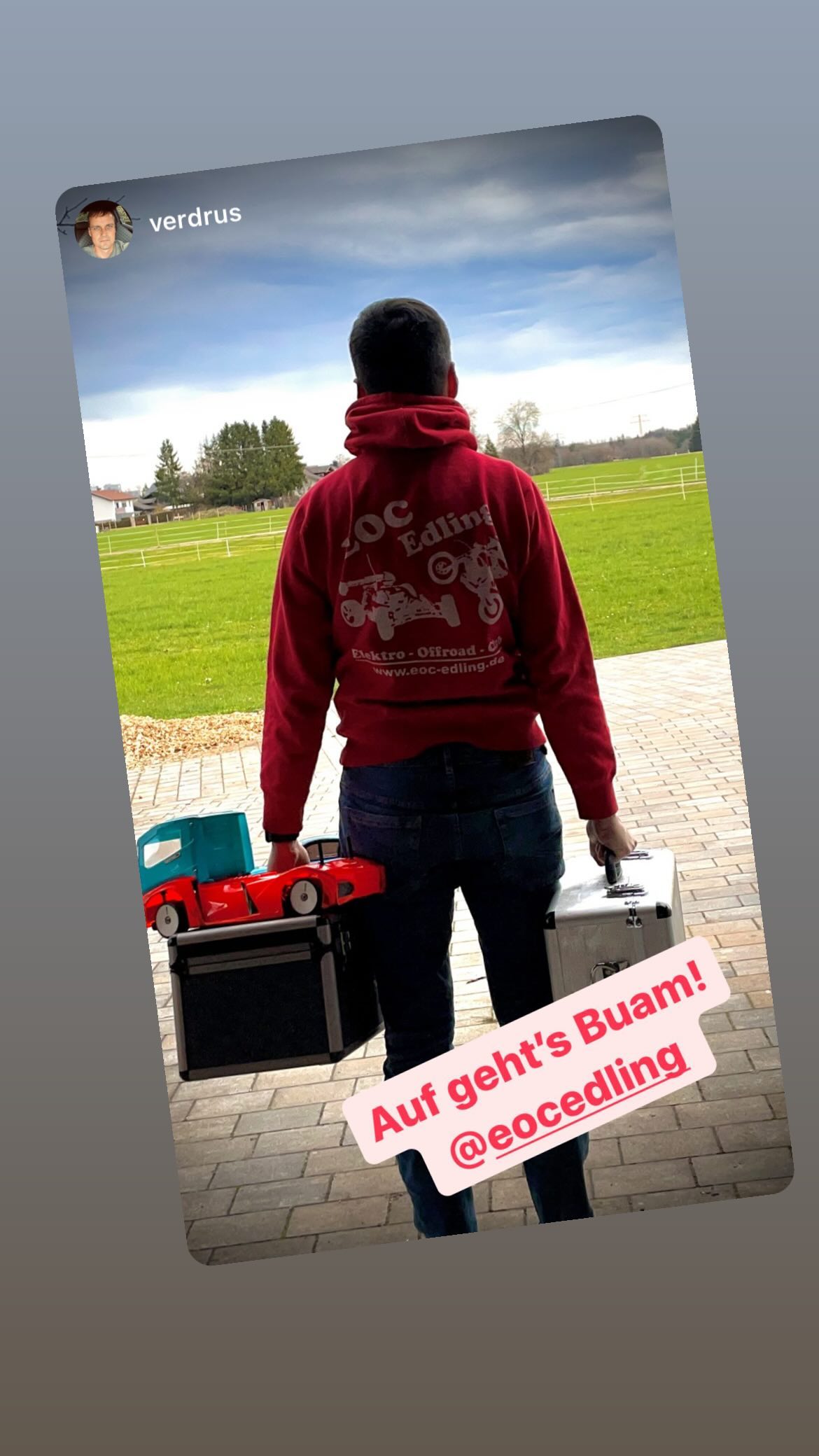 Auf geht's Buam! Packen für die Rennstrecke